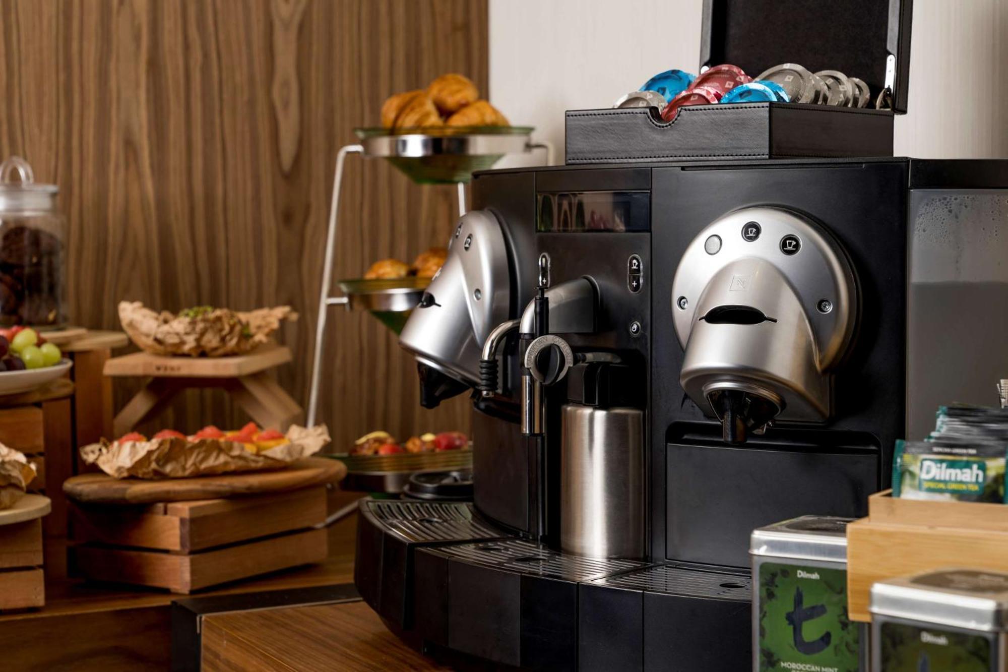 Radisson Blu Hotel Riyadh Qurtuba Buitenkant foto A coffee machine