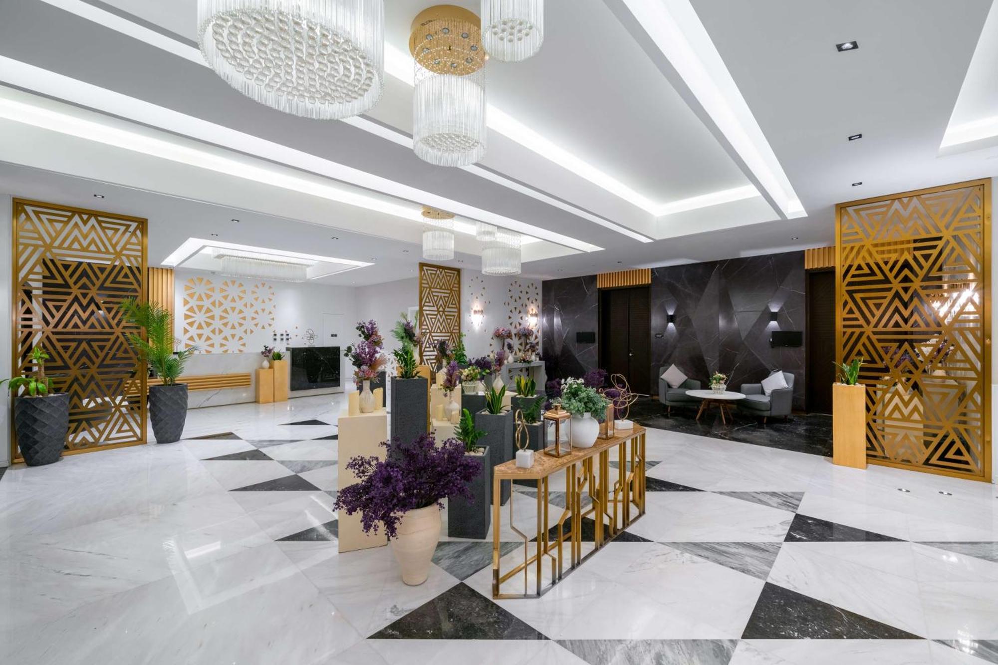 Radisson Blu Hotel Riyadh Qurtuba Buitenkant foto Lobby