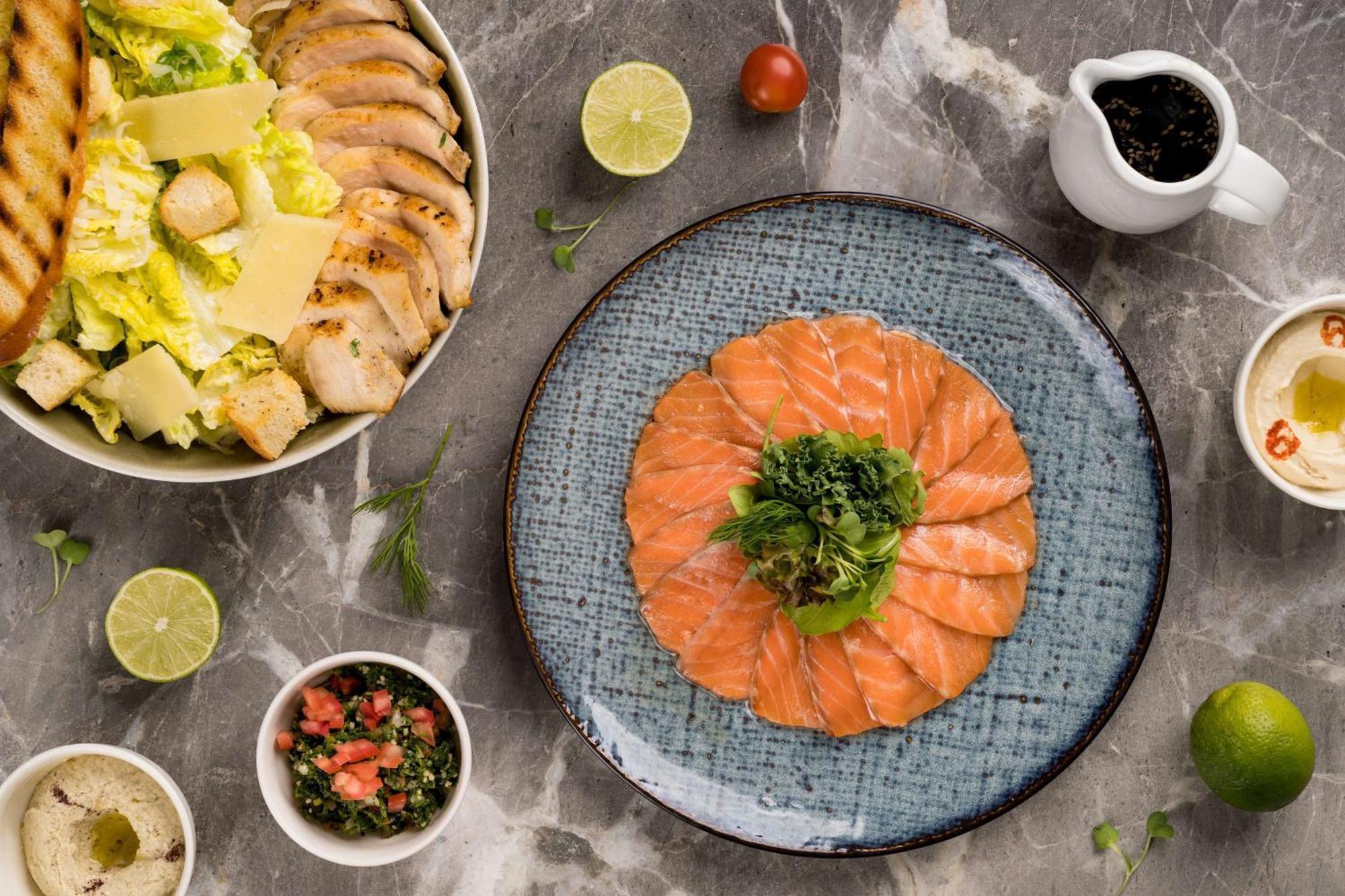 Radisson Blu Hotel Riyadh Qurtuba Buitenkant foto Salmon and chicken