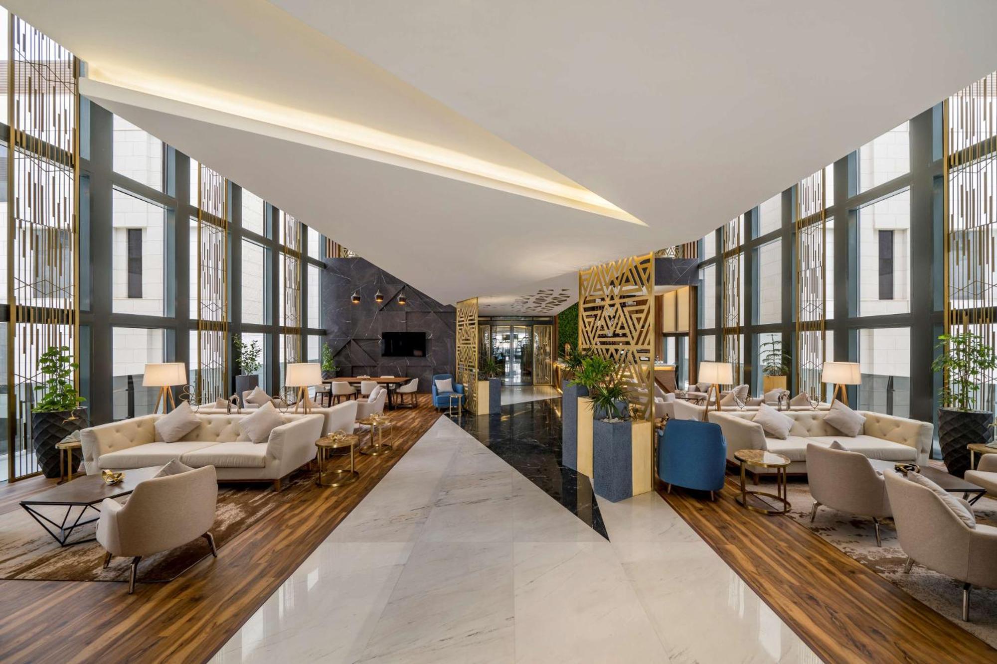 Radisson Blu Hotel Riyadh Qurtuba Buitenkant foto The lounge at the airport