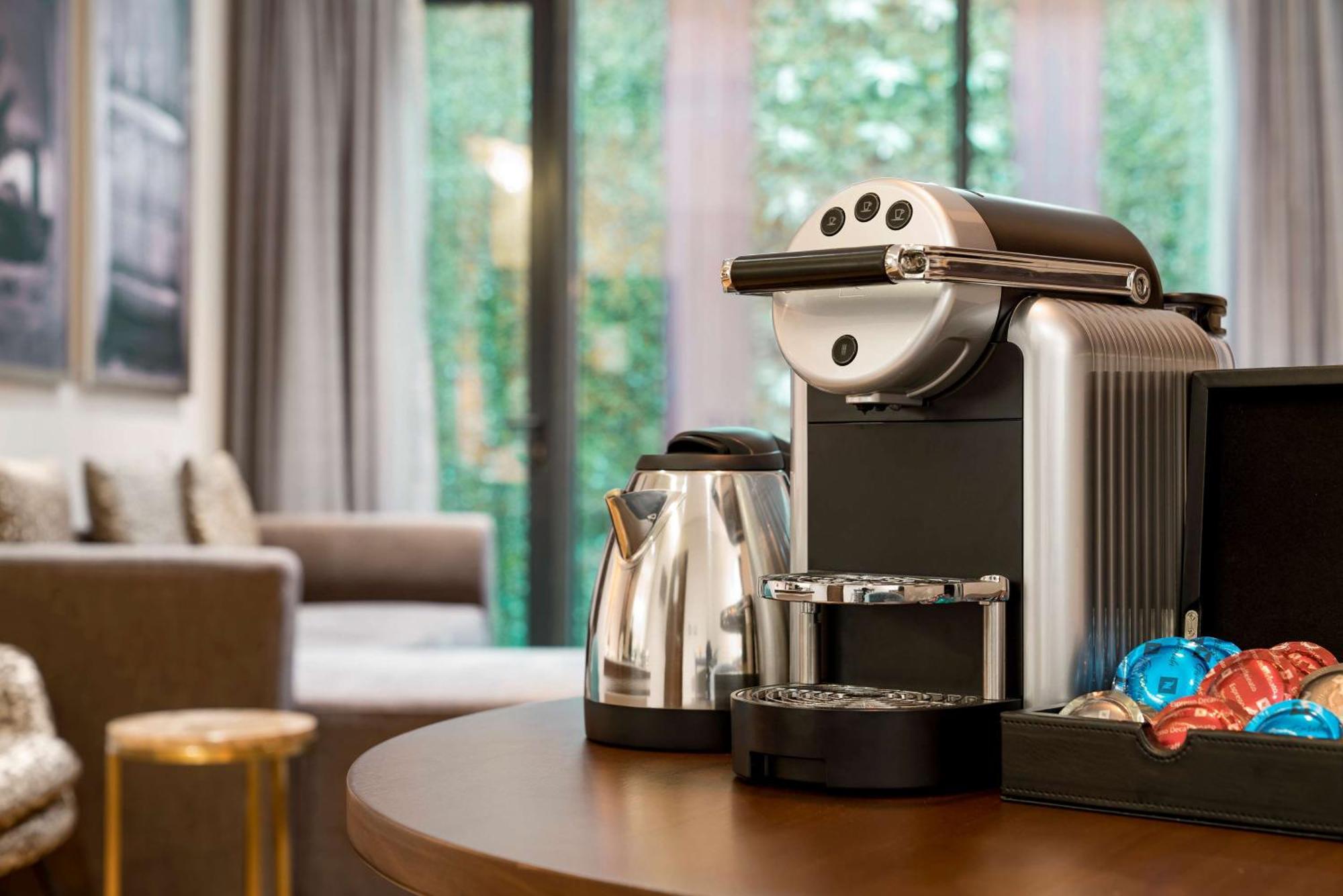 Radisson Blu Hotel Riyadh Qurtuba Buitenkant foto A Nespresso coffee machine