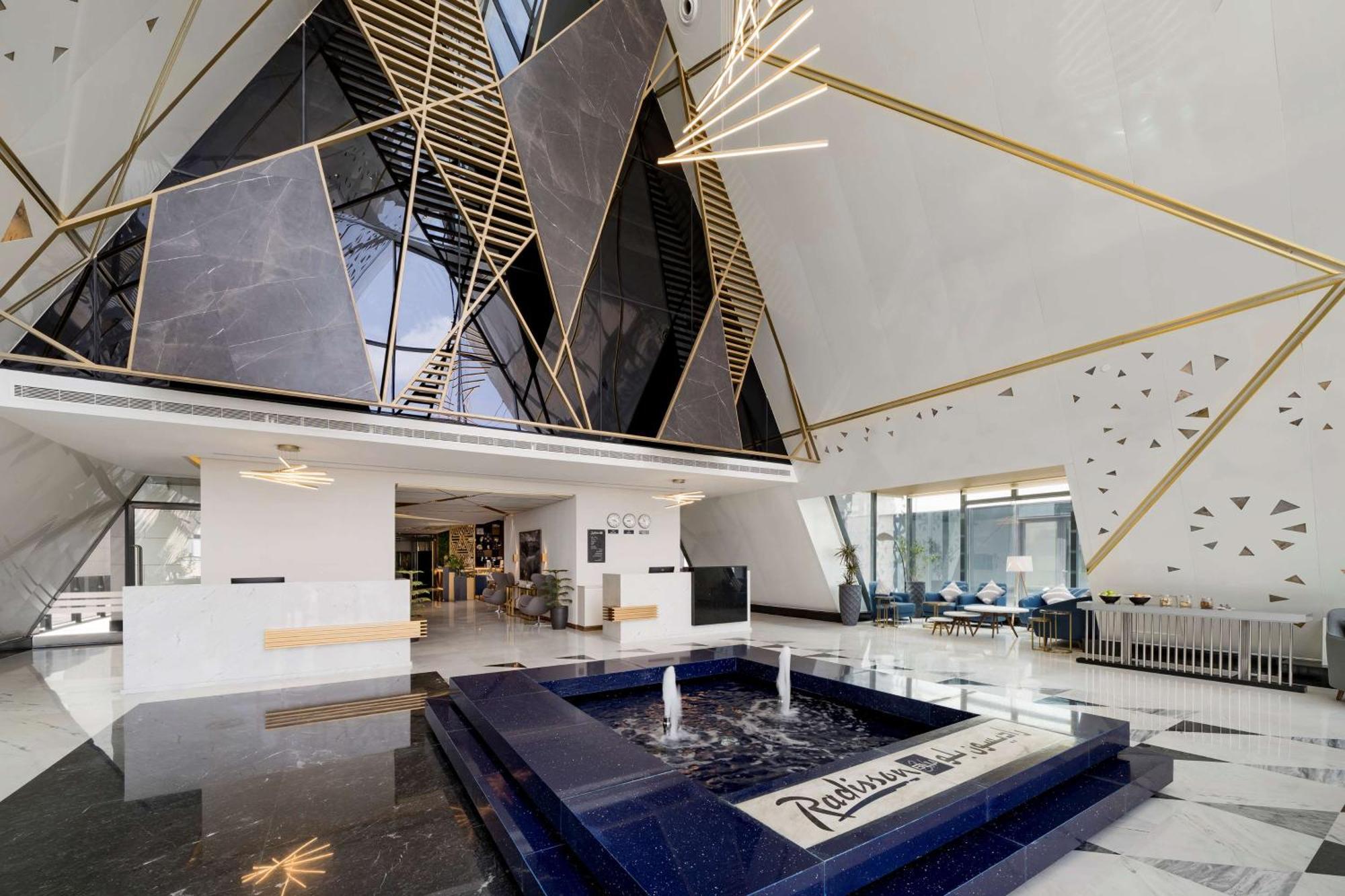 Radisson Blu Hotel Riyadh Qurtuba Buitenkant foto The lobby of the hotel